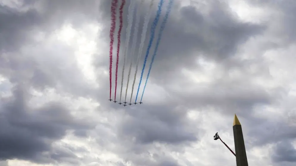 L'esibizione della Patrouille de France in occasione del 14 luglio