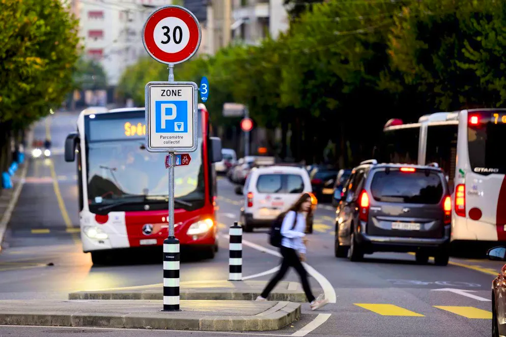Friburgo ha imposto un limite di velocità di 30 km/h su una vasta area nel 2023...e il traffico continua a scorrere.