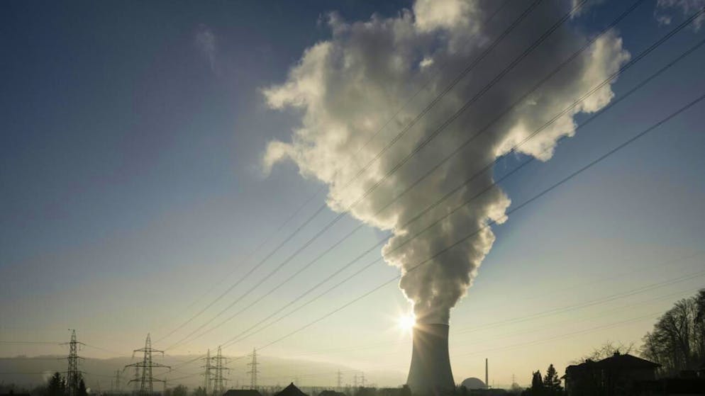 Bis wieder Dampf aus dem Kühlturm des AKW Gösgen zwischen Olten und Aarau aufsteigt, wird es dauern. Der Betreiber muss zunächst Sicherheitsnachweise erbringen. 