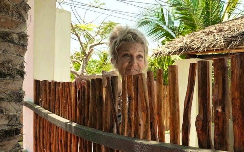 TV emigrants have bad luck in Zanzibar. New villa, new happiness? Angela hopes for an upswing.