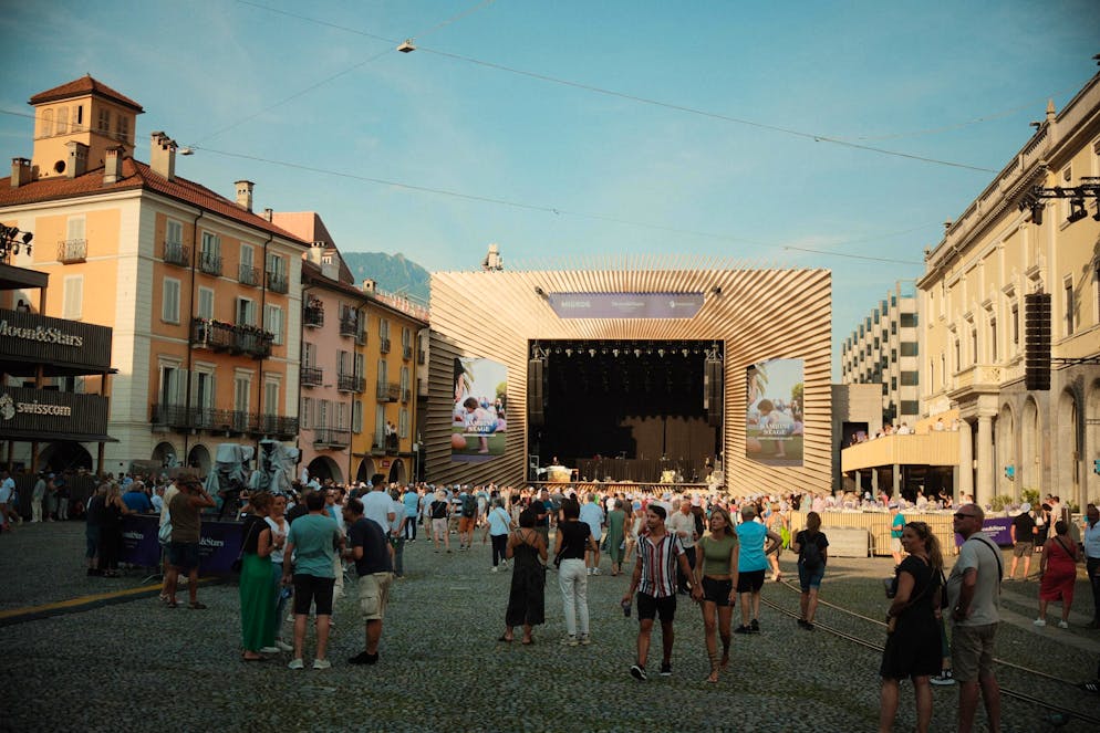 M&S Titelgalerie. Auf der Piazza Grande spielen am Dienstagabend KT Tunstall und Zucchero.