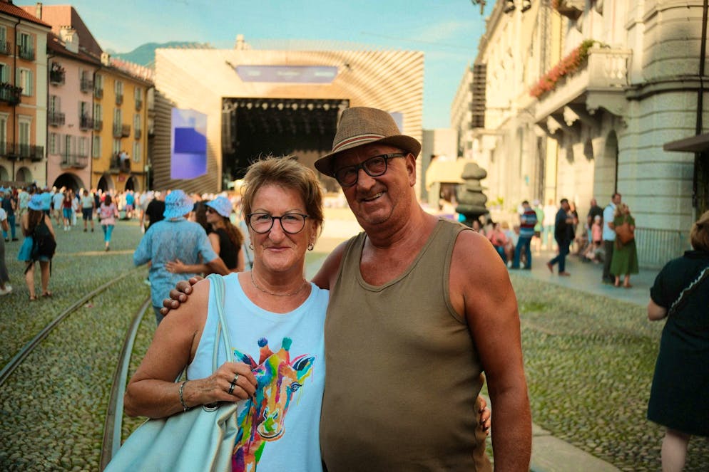 S&M Zucchero super fans. Trudi and Domenico's favorite song is "this well-known song" by Zucchero. By this they mean "X colpa di chi?".