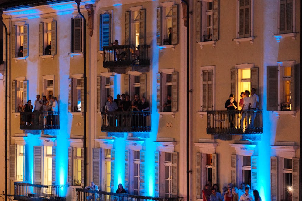 M&S Zuchhero Konzert. Auch die Balkone sind voll.