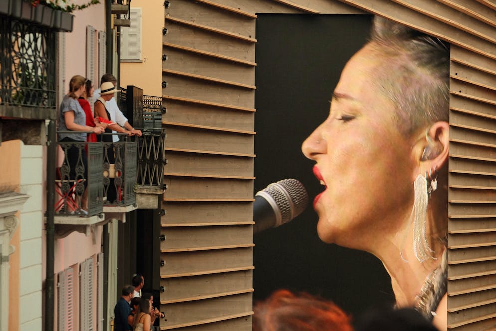 M&S Titelgalerie. KT Tunstall bei ihrem Konzert auf der Piazza Grande.