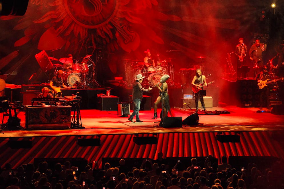 M&S Zuchhero Konzert. Das Konzert von Zucchero begann um 21:45 Uhr. Die Piazza Grande ist «pumpävollä».