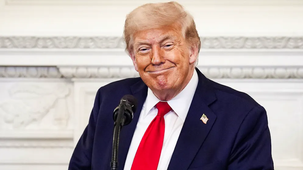 Donald Trump sourit : la Cour suprême à donner raison au président américain.