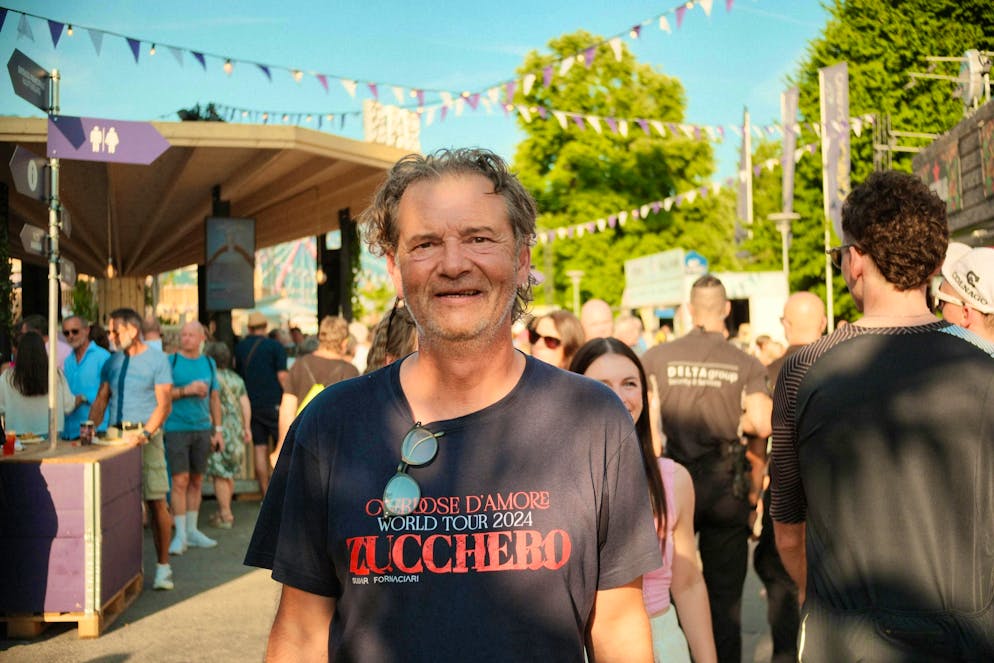 S&M Zucchero super fans. Martin has already been to 25 Zucchero concerts. He says: "I'm a groupie, not a fan". His favorite song is "Il volo".