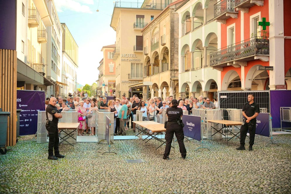 M&S Zucchero. Many Zucchero fans are waiting to enter the grounds...