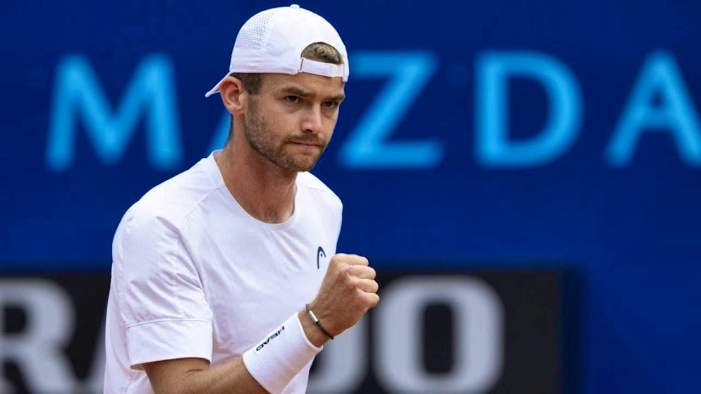 22-year-old Jérôme Kym from Aargau celebrates his first victory on the ATP Tour at the Swiss Open in Gstaad