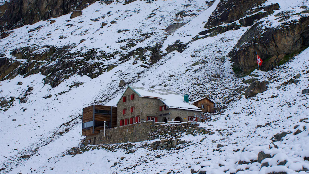 Tschiervahütte anfangs Juli 2025: in der Nacht sind mehrere Zentimeter Schnee gefallen.