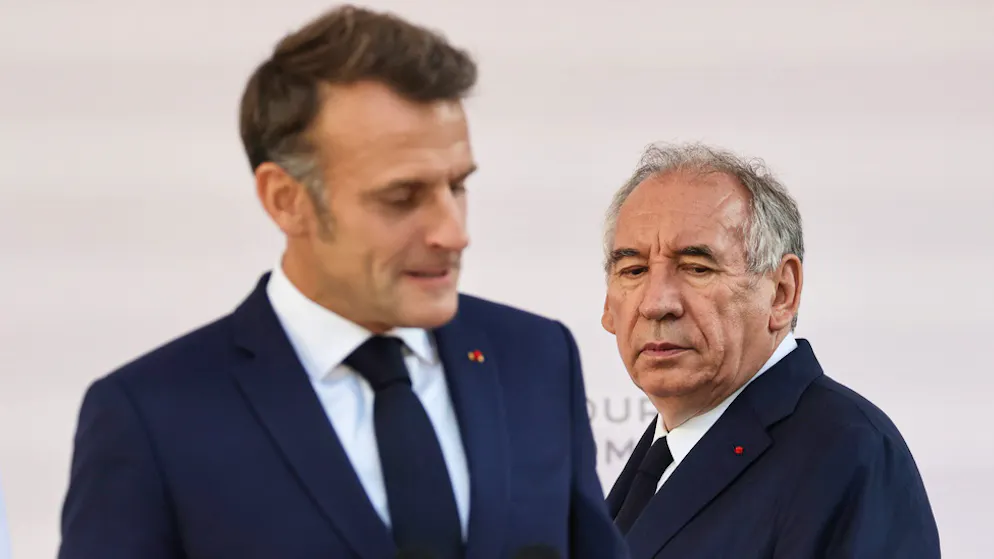 Macron veut augmenter le budget des armées ce qui accentue le casse-tête financier de Bayrou.