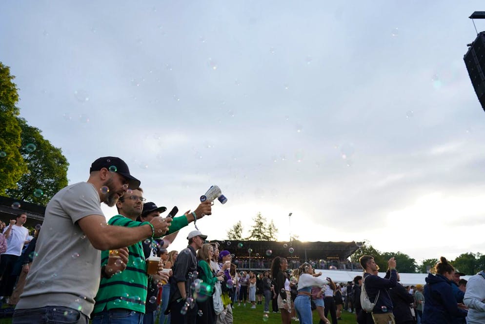 Ski Aggu Gurtenfestival. Wie schön sind Seifenblasen bitte? Auch diese durften am Konzert natürlich nicht fehlen.