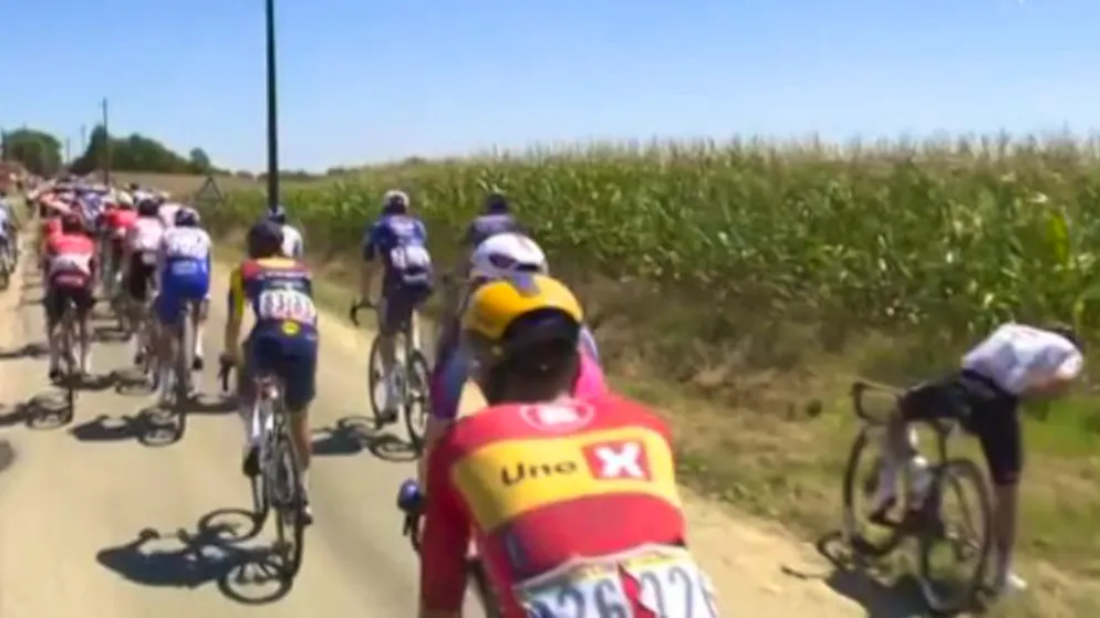 Un jour sur le Tour de France. Une pause pipi qui fait polémique et des «soquettes» vidées