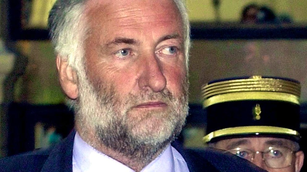 Ex-PDG de grandes sociétés dont Elf, Loik Le Floch-Prigent a connu la chute, condamné et emprisonné.