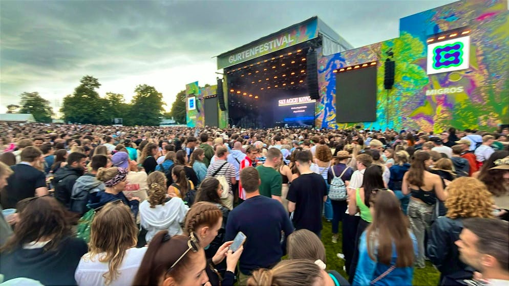 Waiting for Ski Aggu.