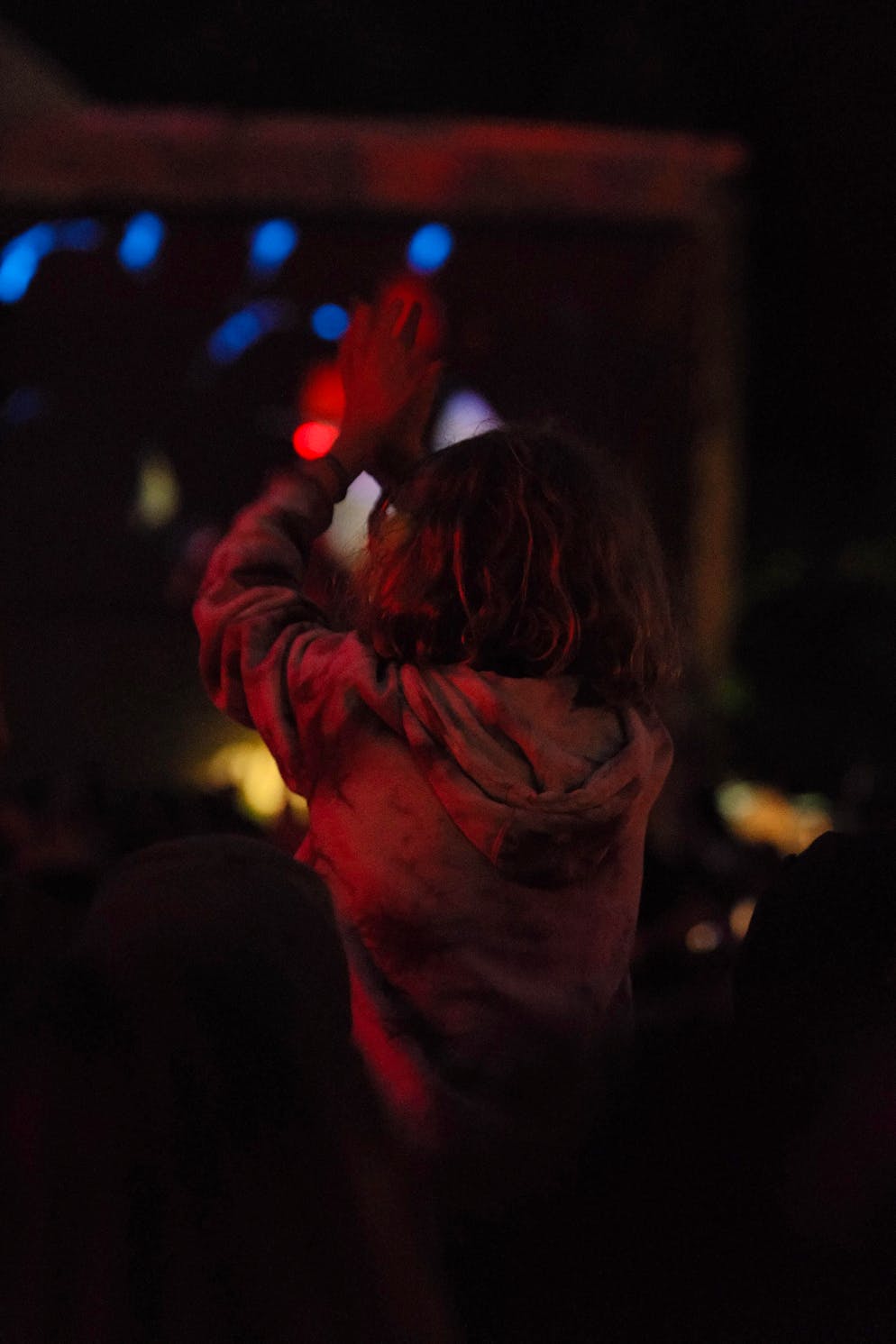 Jule X Konzert Gurtenfestival. Die Leute haben geklatscht und getanzt.