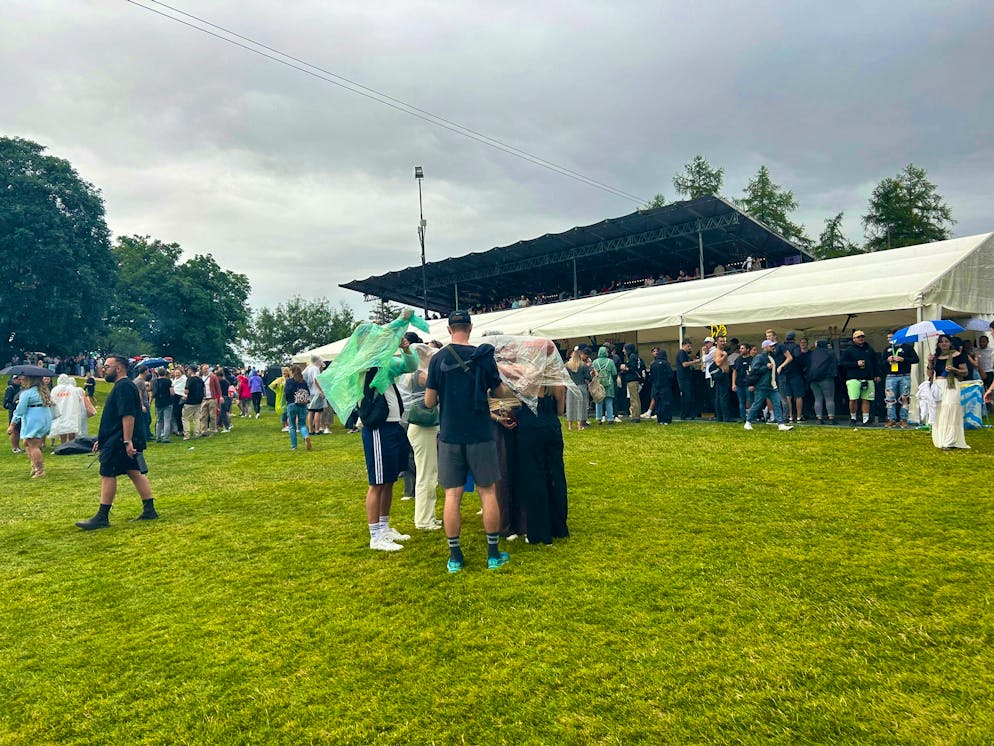 Rain Gurtenfestival. ...not yet a problem for the visitors.