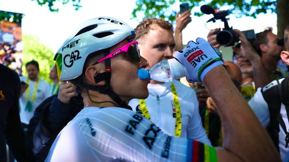 Rivoluzione nel ciclismo. Pogacar e altri campioni si riempiono di cibo per pedalare sempre più veloci. Ecco com'è possibile