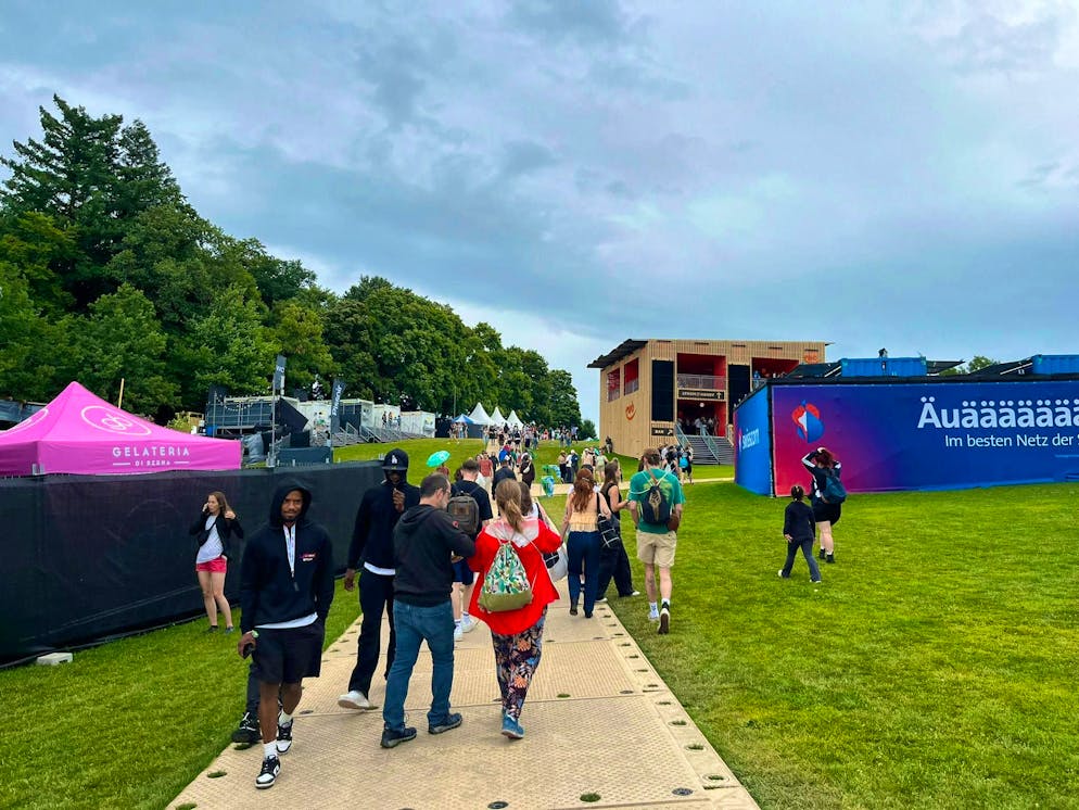 The rain seems to be a minor matter.