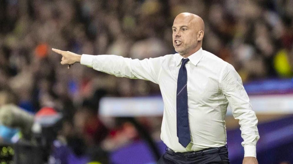 Andrea Soncin, Italy's coach, sets the tone.