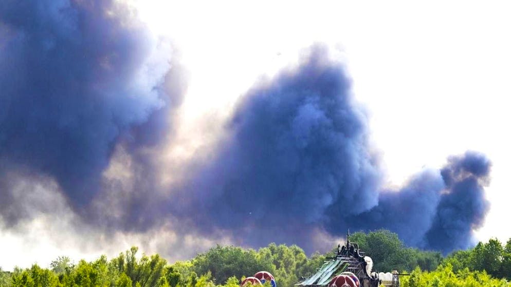 Smoke caused by a fire on the festival grounds of the Tomorrowland electronic music festival in Boom. The first weekend of the festival takes place from July 18 to 20 at the 'De Schorre' site in Boom. Photo: Tom Goyvaerts/Belga/dpa
