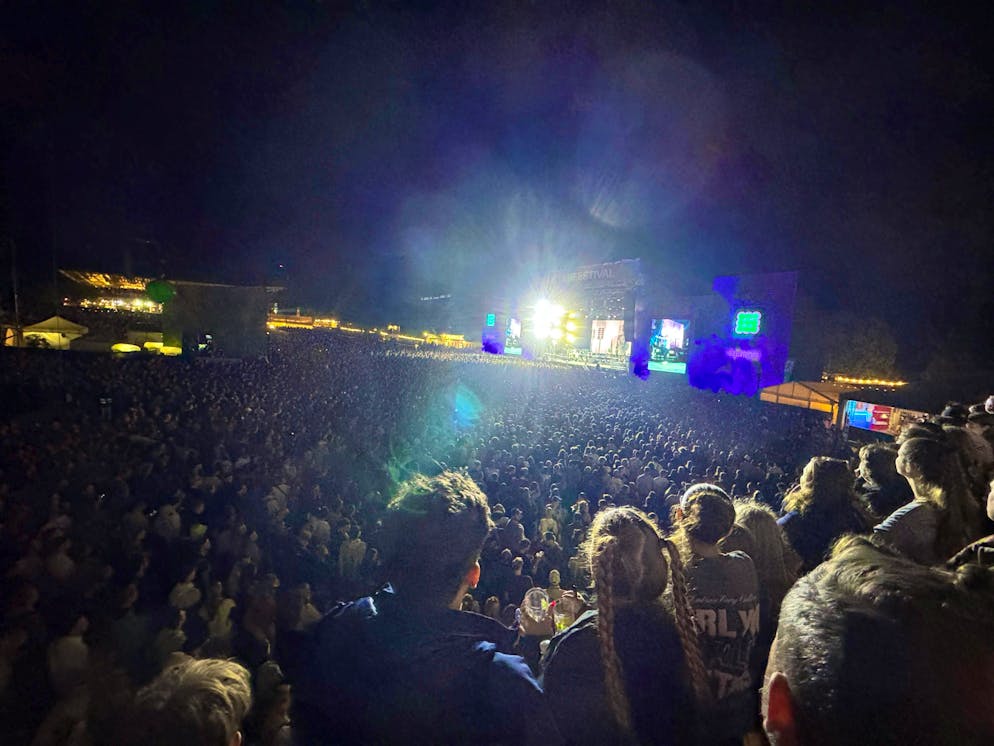 How awesome is this crowd, please?