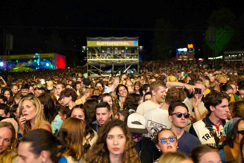 Macklemore Gurtenfestival. Before the concert: huge crowd waiting for Macklemore.