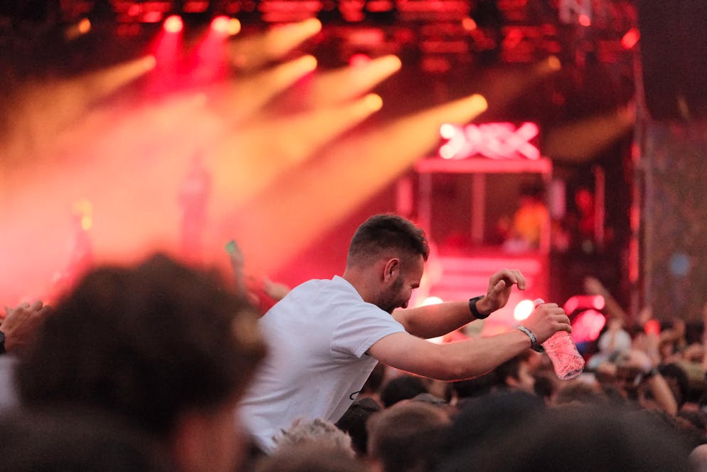 Jule X Konzert Gurtenfestival. Das Konzert war so richtig voll.