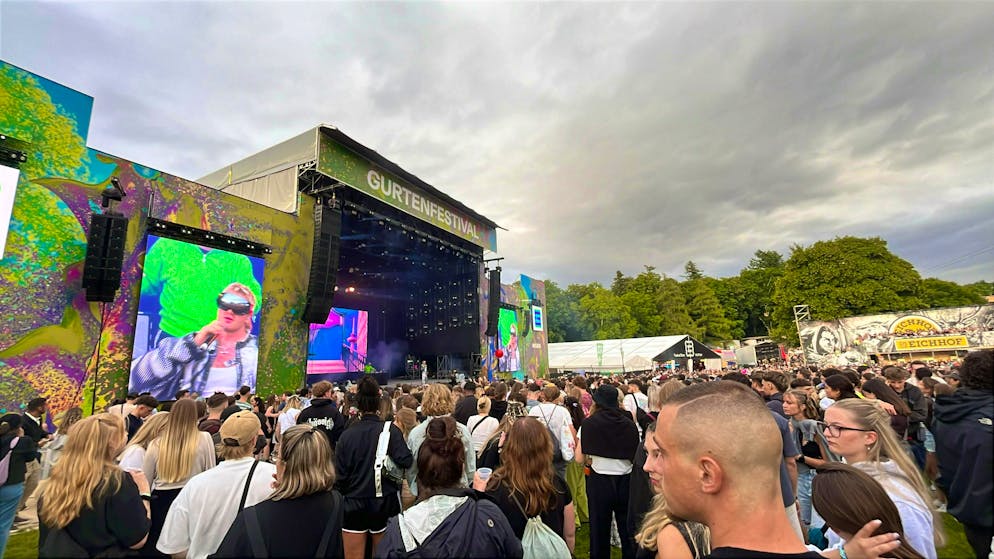 Ski Aggu on the main stage.