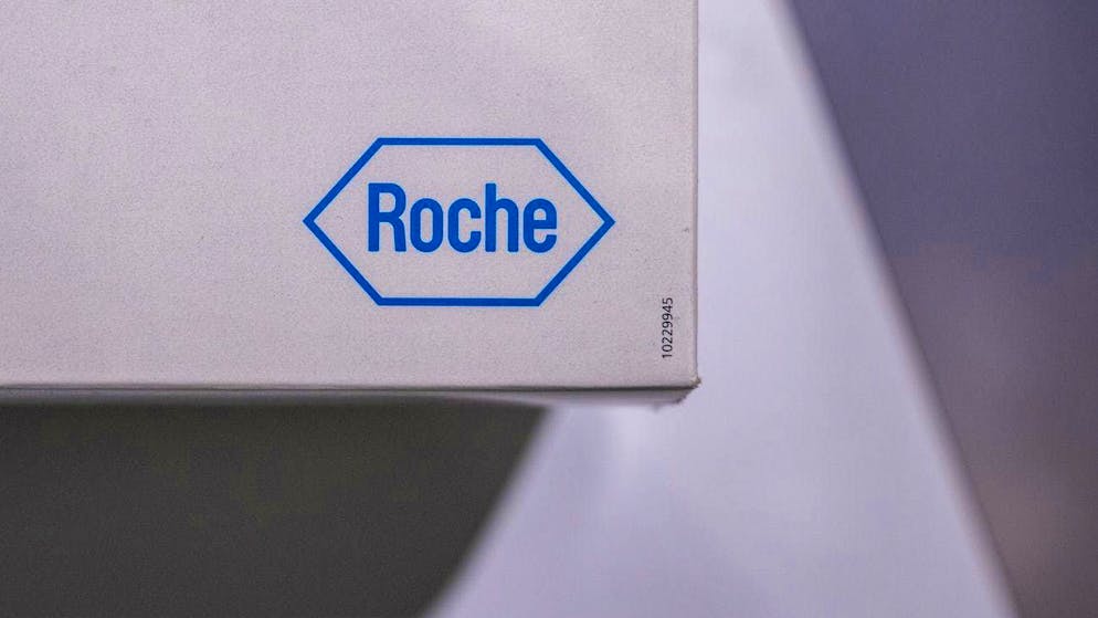 The pharmaceutical company Roche does not want to cut any jobs in Switzerland despite additional investments in the USA.