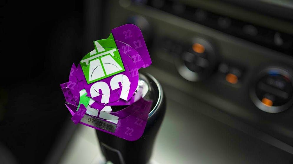 Un errore?. Automobilista rincolla la vignetta autostradale, il Tribunale federale accoglie il suo ricorso