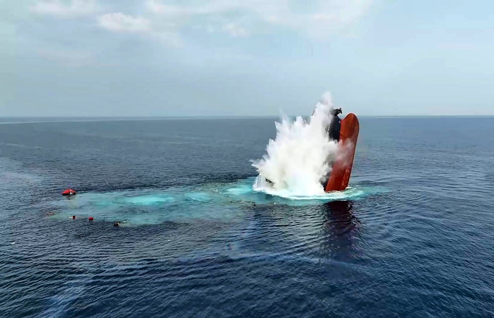 Le lendemain, un autre navire, dont l'équipage était majoritairement philippin, l'Eternity C, a été coulé.