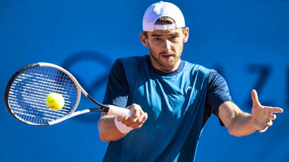 Jérôme Kym cannot be stopped by Italian Francesco Passaro in Gstaad