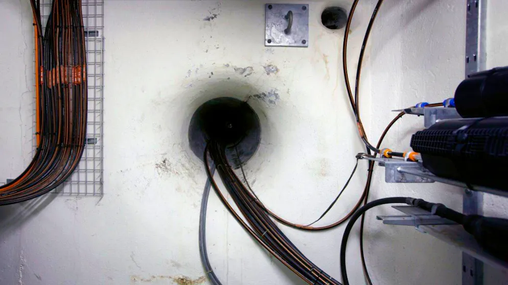 Dinamica di gruppo: rischiano pene severe cinque giovani accusati di aver sabotato la rete in fibra ottica a Rheinfelden (AG). (immagine d'illustrazione)