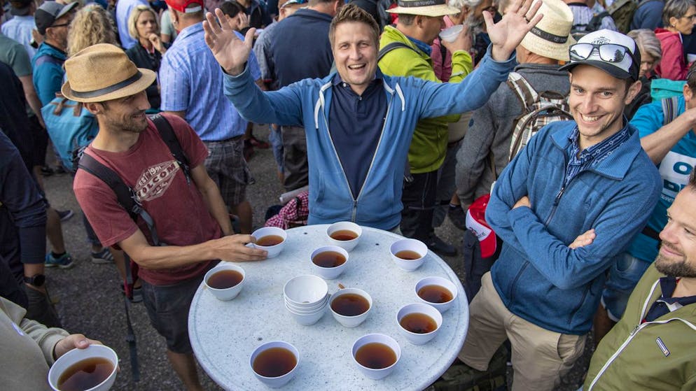 Adrenalin auf dem Platz, Koffein auf den Rängen: Kaffee gehört ebenfalls zu den Dauerbrennern.