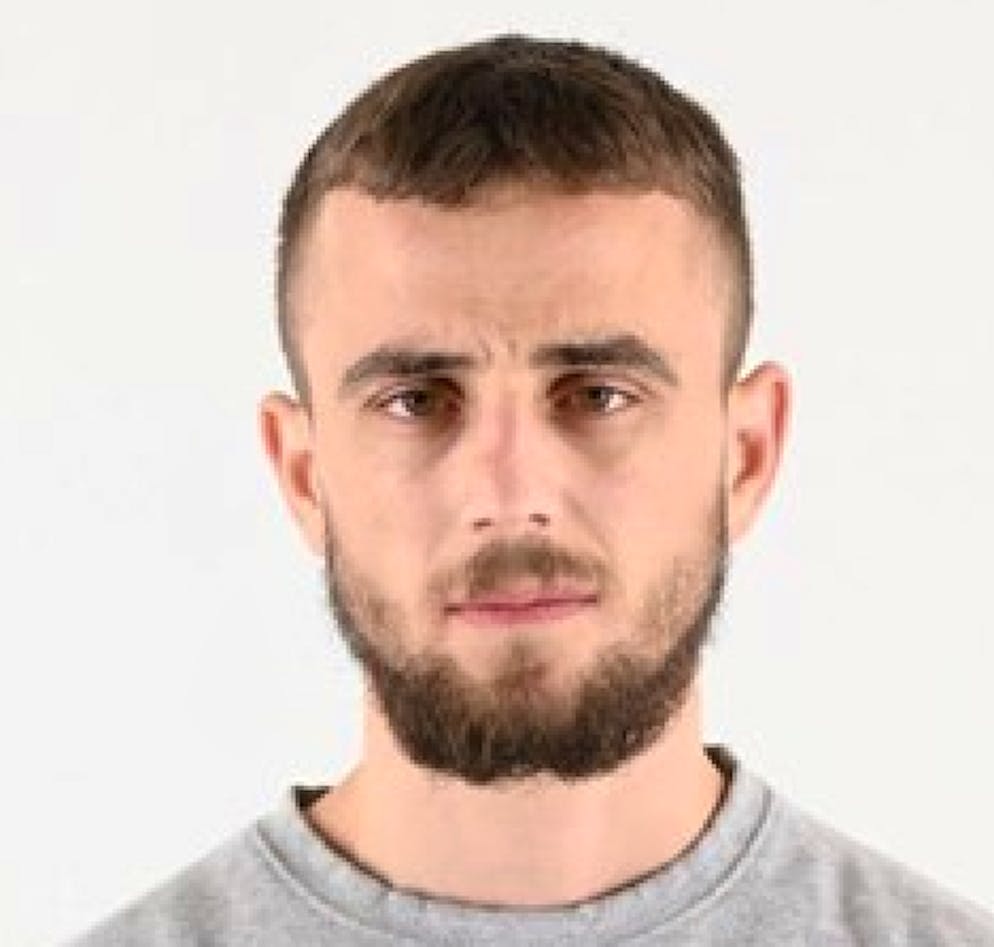 Der 23-jährige Albaner wird derzeit von der Polizei gesucht. 