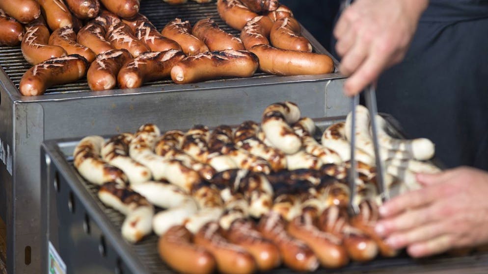 Ein Objekt der Begierde: Die heissen Würste. Ähnlich wie beim Schwägalp Schwinget 2024 wird auch der Grill beim ESAF in Mollis ausschauen.