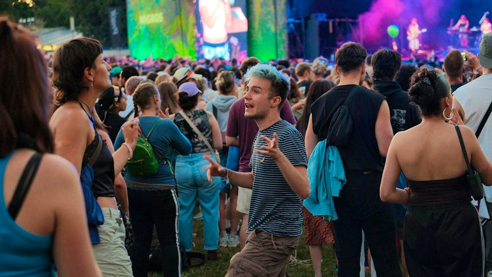 The Gurtenfestival this Thursday: lots of girl power on stage, blue skies and a very cool atmosphere in the audience.