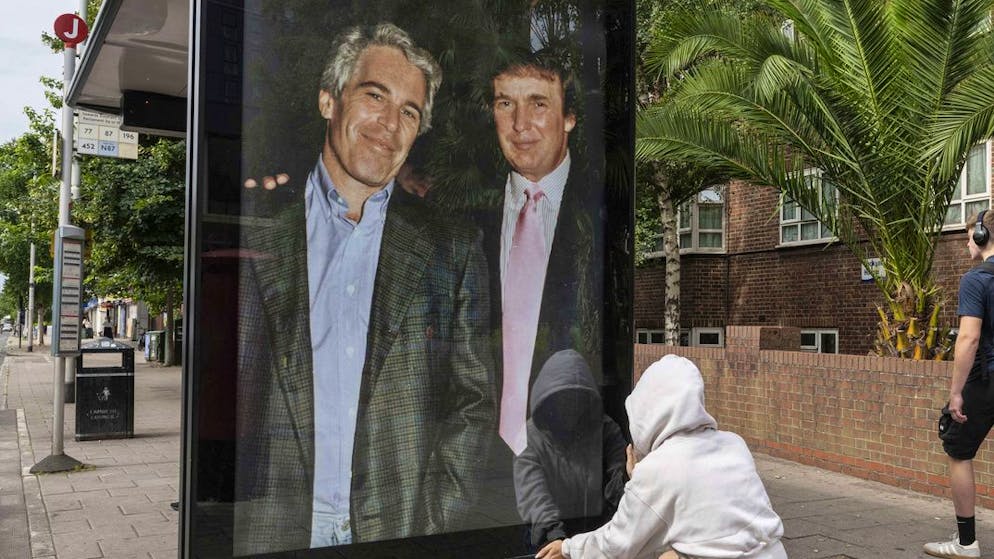 Schlüpfriger Brief an Epstein aufgetaucht. Trump autorisiert nun doch Veröffentlichung einiger Epstein-Unterlagen