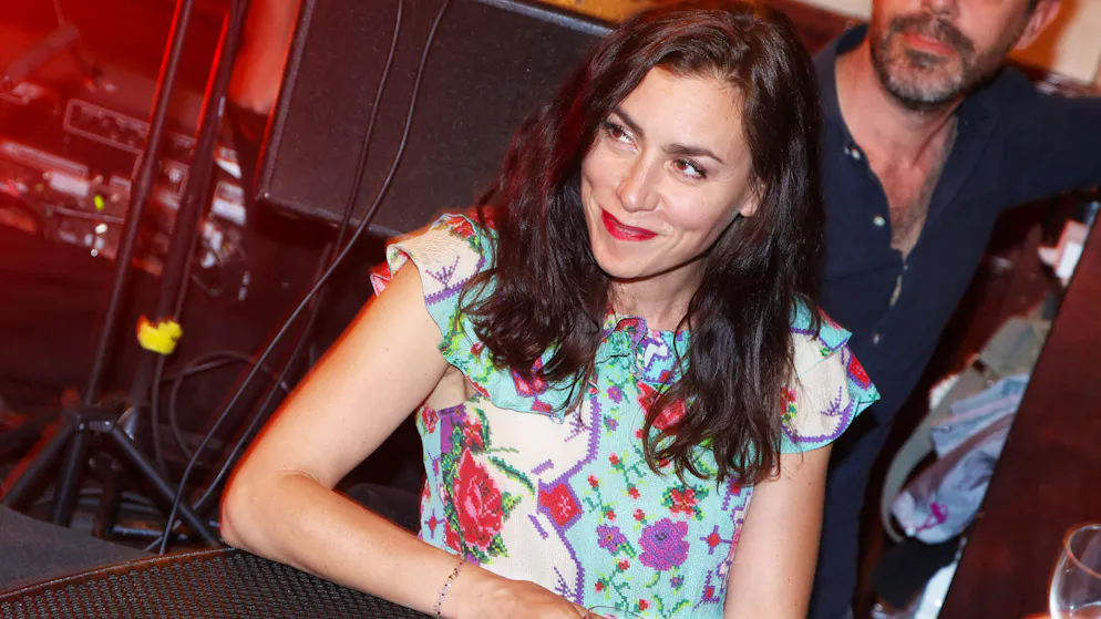 Olivia Ruiz file le parfait amour avec un homme à l'image de ses critères d'attirance originaux.
