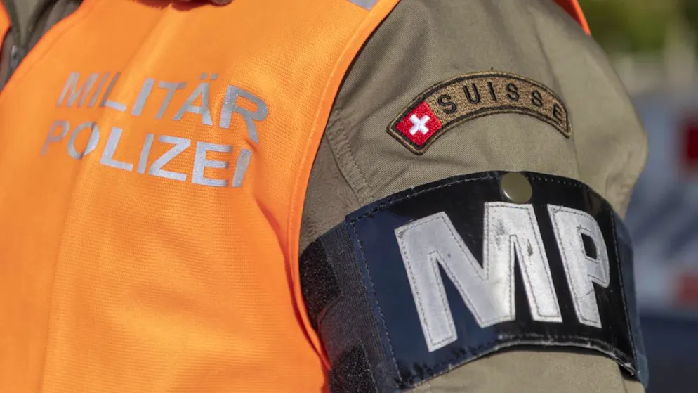 Selon le Blick, les collaborateurs concernés seraient des centralistes, notamment chargés de coordonner les interventions de la police militaire sur tout le territoire (image symbolique).