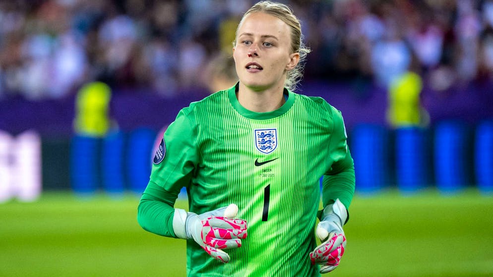 Trotz Sehbehinderung nicht zu stoppen. Die märchenhafte Geschichte hinter Englands Goalie-Heldin