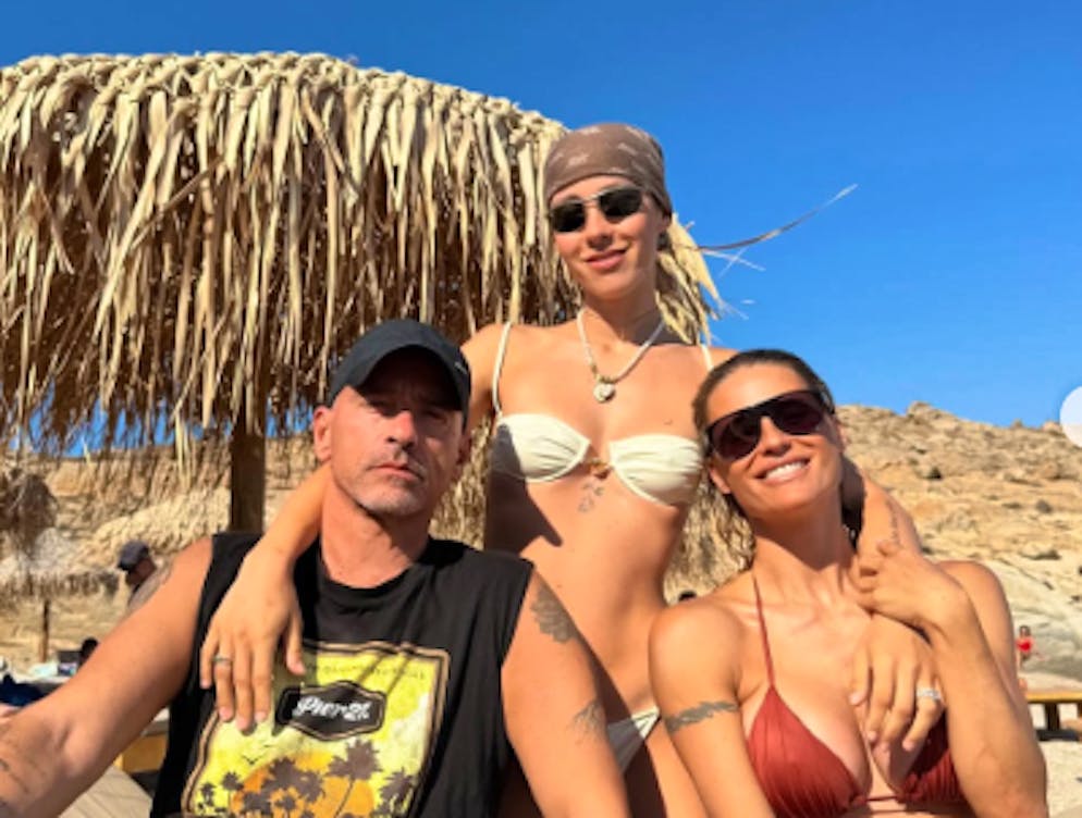 Sommerferien zu dritt: Michelle Hunziker verbringt sie mit Ex-Mann Eros Ramazzotti und der gemeinsamen Tochter Aurora. Diese wird 2026 heiraten.