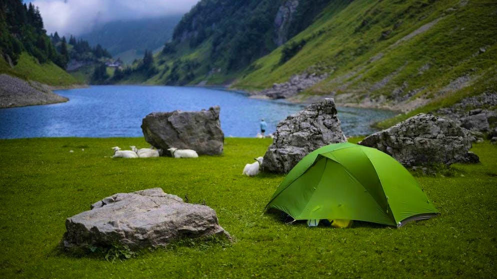 La risposta dell'esperto. Turisti problematici nei laghi di montagna, la Svizzera è già alle prese con l'overtourism?