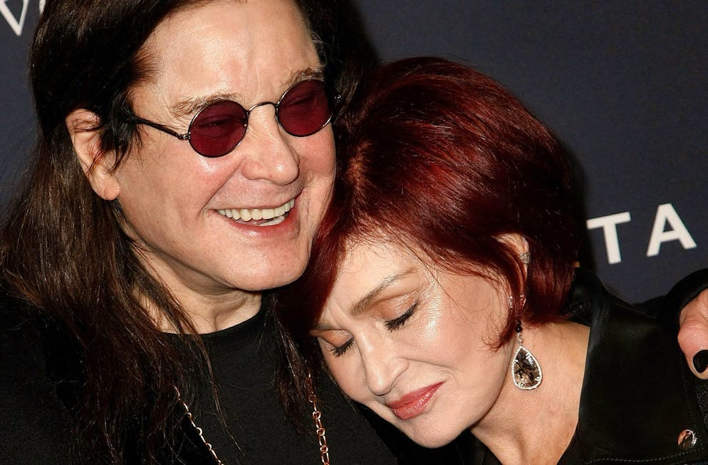 Trauer um Ozzy Osbourne: «Platz im Pantheon der Rockgötter». Der britische Sänger Ozzy Osbourne und seine Frau Sharon Osbourne im Jahr 2020.