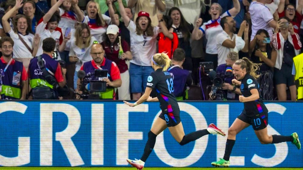 Chloe Kelly shoots England into the European Championship final