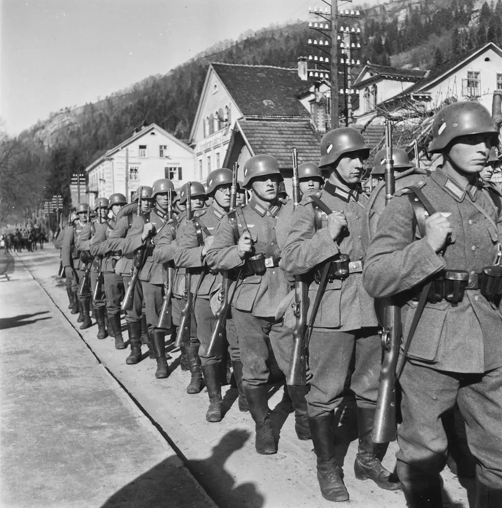 Les hommes portaient des uniformes de la Wehrmacht, ici une photo de 1938.