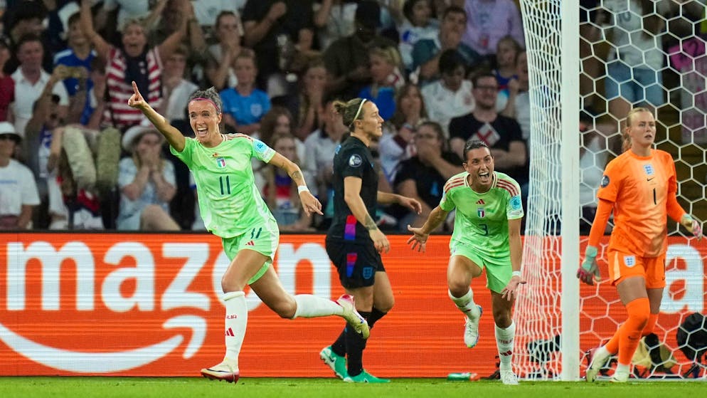 Nächster Krimi: England nach Sieg gegen Italien im EM-Finale - Gallery. Italiens Barbara Bonansea jubelt über ihr Tor zum 1:0.