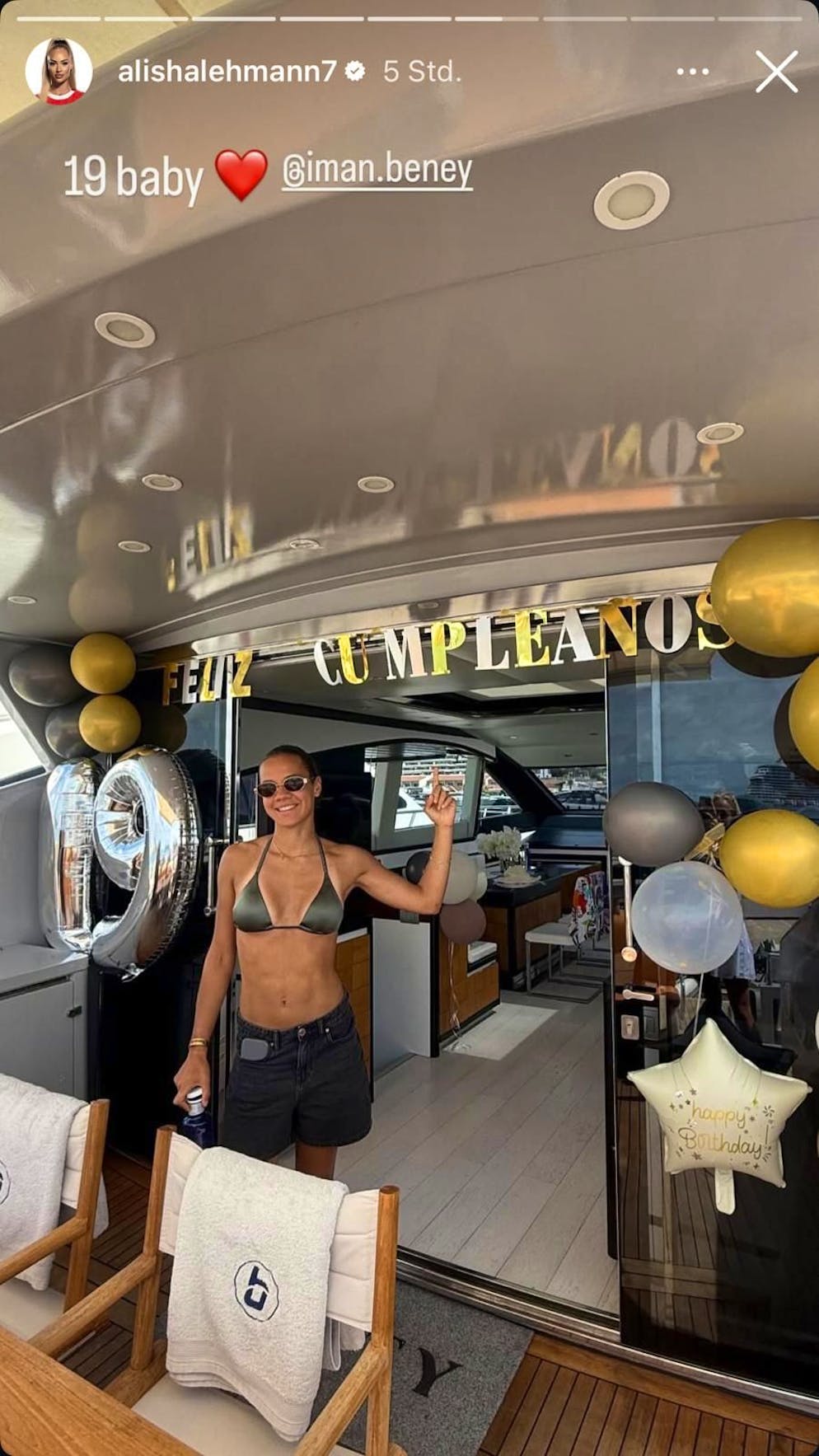 Nati-Stars auf Ibiza. ... und feiern den 19. Geburtstag von Iman Beney.