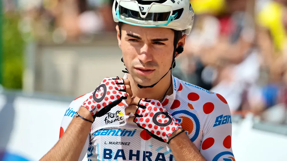 Un jour sur le Tour de France. Triche du maillot à pois, bière cul sec et fumigène : une étape en roue libre